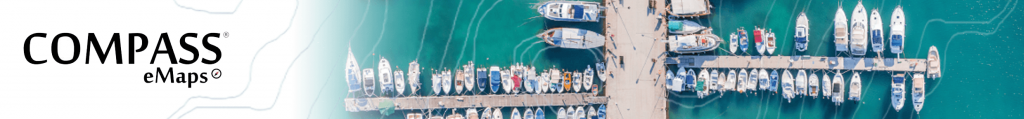 Banner panorámico de Compass eMaps mostrando una vista aérea detallada de un puerto deportivo y embarcaciones, representando la precisión batimétrica y de navegación.