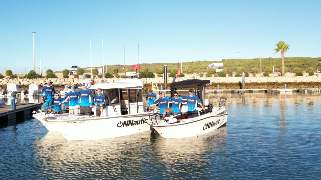 Dos embarcaciones del equipo ONNautic preparadas en el puerto de Tánger, listas para la competición de jigging en la Copa del Estrecho 2025.