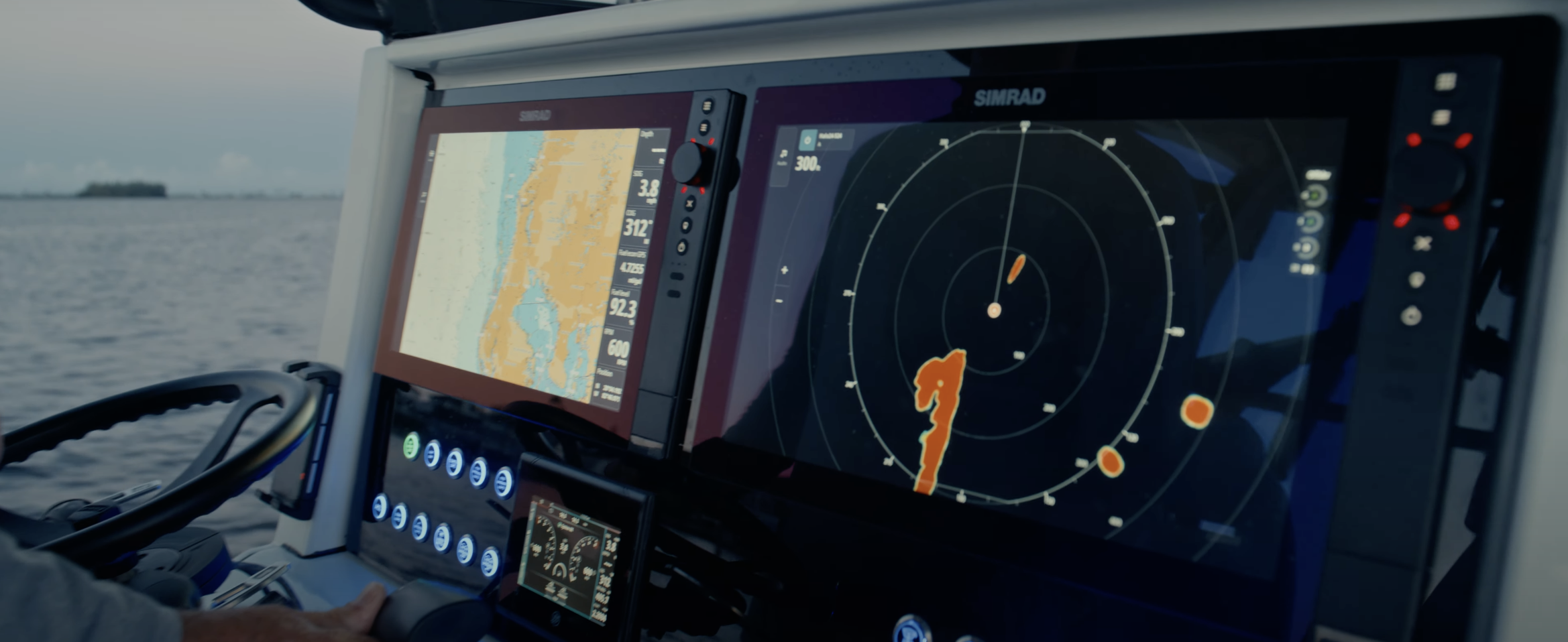 Banner SIMRAD NSS4 sonda GPS plotter. ONNautic